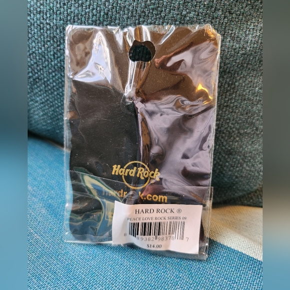 Vintage Hard Rock Cafe Red Peace Love Rock Series 09 Philadelphia Guitar Pin NWT - Picture 4 of 4